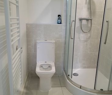 Room in a Shared Flat, Purley Way, CR0 - Photo 2