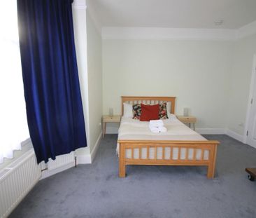 4 bedroom terraced house to rent - Photo 3