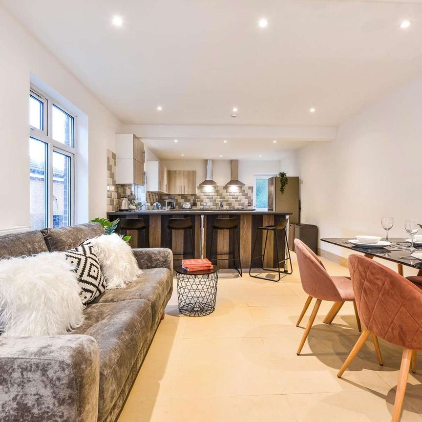 Newly Refurbished Modern Co-Living Houseshare Room 5 - Photo 1