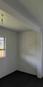 6 Bedroom Home in Hillcrest - Upstairs/Downstairs - Photo 4