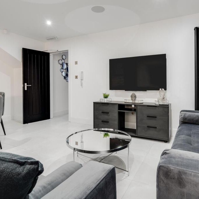 6 bedroom house to rent - Photo 1