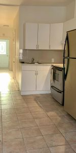 1 CC fermée + Den · 858 pi² · 7min métro Frontenac — 1300$ (1BR) - Photo 4