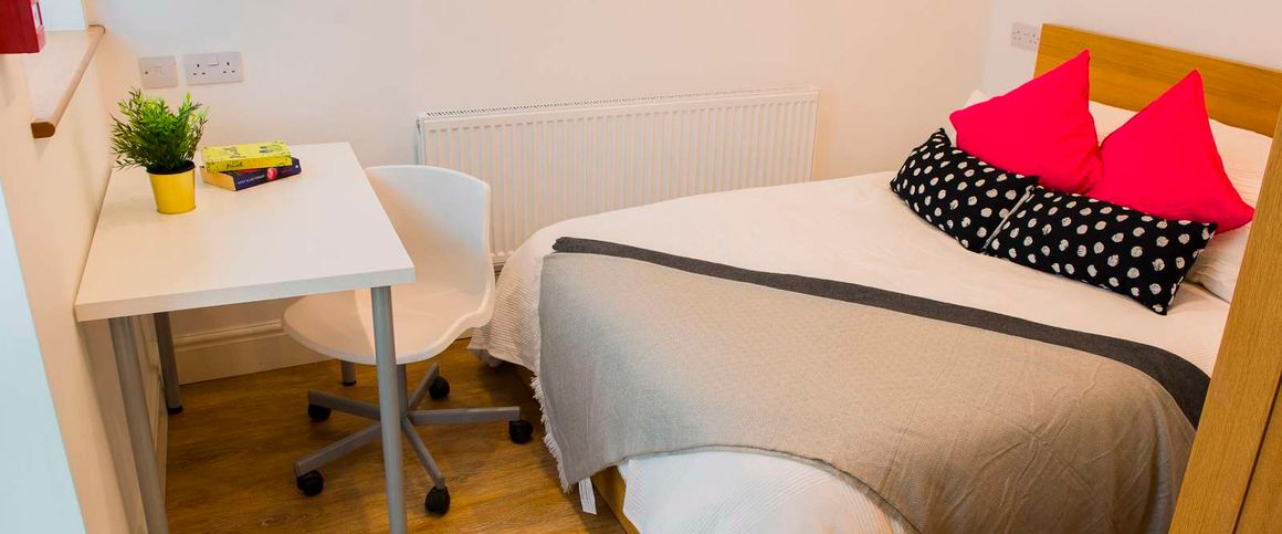 High Specification En-Suite Student Accommodation - A female house with all rooms having en-suites Room 6 - Photo 1