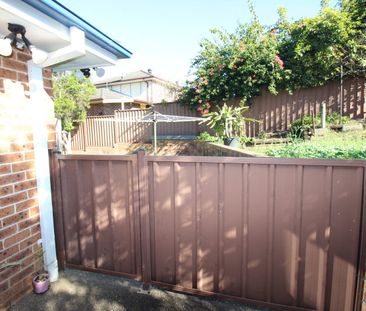 Renovated unit attached to Resident Landlord's home near Matthew Pe... - Photo 5