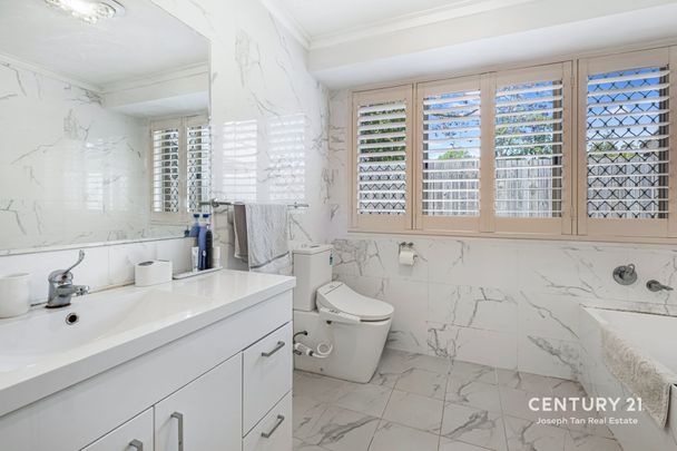 Modern, Private 3-Bedroom Home with Outdoor Entertaining in Prime Pennant Hills Location - Photo 1