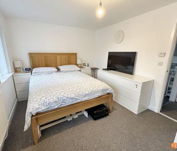 3 bedroom end of terrace house to rent - Photo 4