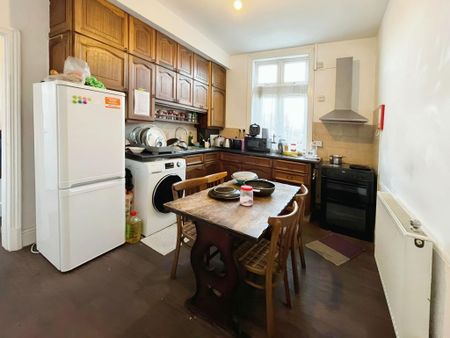 4 bedroom terraced house to rent - Photo 5