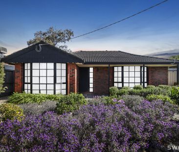 Spacious three bedroom two bathroom home in quiet court location - Photo 4