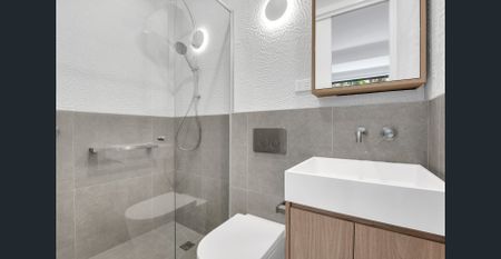 Stylish three-level townhouse in the heart of Abbotsford - Photo 3