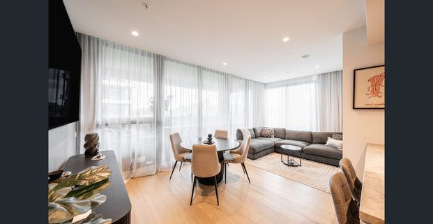 Luxury Living in the Heart of Moonee Ponds – Rare Opportunity in Moonee Valley Park - Photo 1