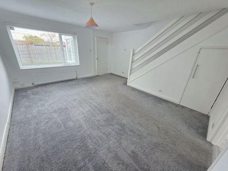 3 bedroom end of terrace house to rent - Photo 2