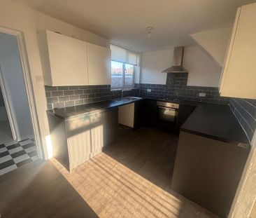 3 bedroom terraced house to rent - Photo 6