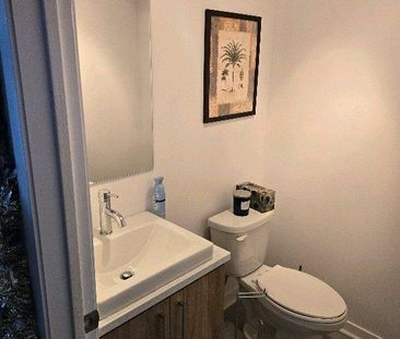 5 1/2 à céder 1er mars 3 grandes chambres 2 salles de bain - Photo 2