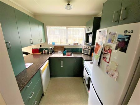 WEST HARBOUR, 3 BEDROOMS - Photo 4