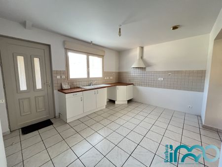 Location Maison 5 pièces 95m² CLAIRVAUX D AVEYRON 12330 - Photo 4