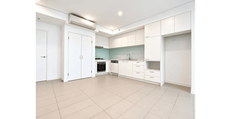 MODERN ONE BEDROOM APARTMENT IN ULTRA-CONVENIENT LOCATION - Photo 3