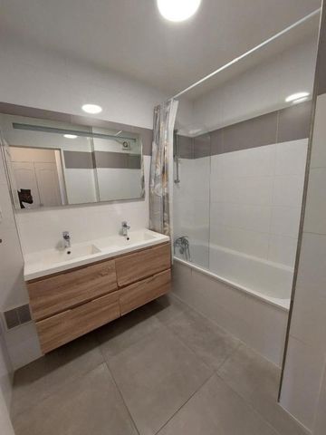 Location Appartement 3 pièces 64m² ST MAUR DES FOSSES 94100 - Photo 4