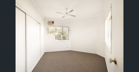 Large Family Home in Ascot School Zone - Photo 5