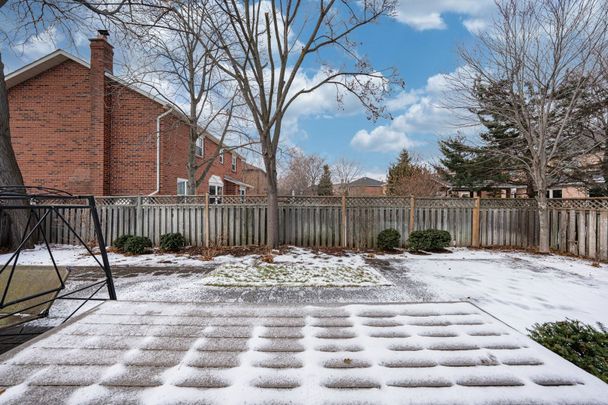 For Lease - 2191 Dunvegan Avenue, Oakville, Ontario - Photo 1