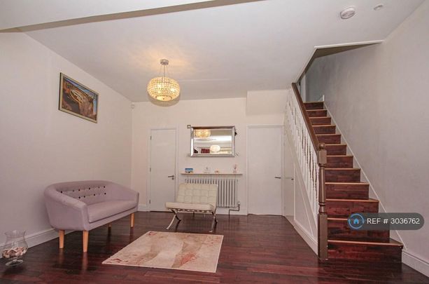 4 bedroom terraced house to rent - Photo 1