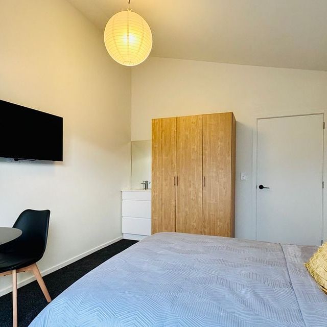 Perfect for large group = 7 bedroom house - Photo 1
