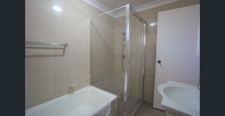 Renovated two bedroom unit walking To University, Shopping Centre, Metro and Buses - Photo 3