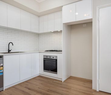 Coastal Living with Water Included - 6 Month Lease Only - Photo 4