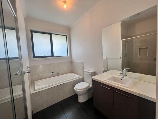 GREAT LOCATION - IMMACULATE THROUGHOUT - Photo 1