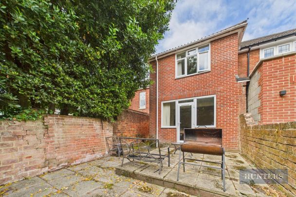 4 bedroom House To Let - Photo 1