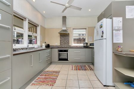 COSY ONE BEDROOM! - Photo 2