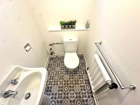 4 bedroom semi-detached house to rent - Photo 5