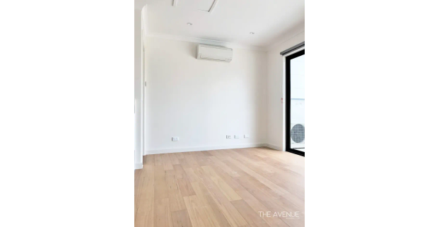 Modern Comfort Meets Prime Location - Perfect for Professionals & Families - Photo 1