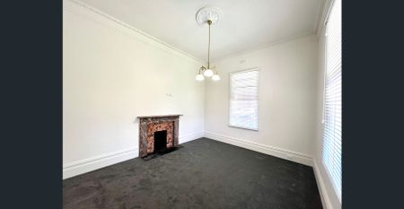 Historic Family Residence - Photo 5