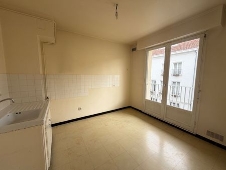 Appartement T2 près de 51000 à louer - Photo 2