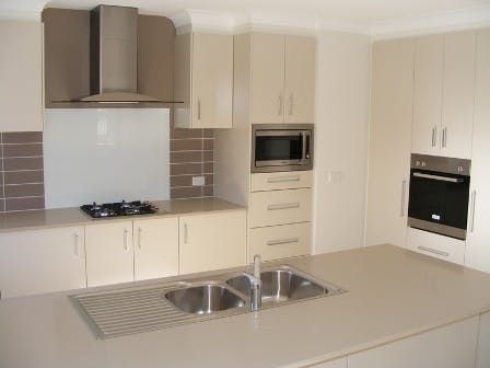 LARGE 4 BEDROOM HOME IN QUIET LOCATION! - Photo 2