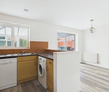 3 bedroom detached house to rent - Photo 4