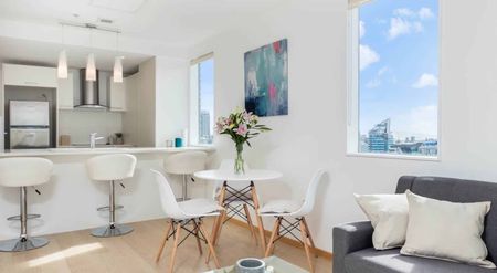 Great Two Bedroom Apartment - Photo 2