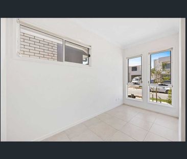 Brand New Contemporary Family Home - Photo 4