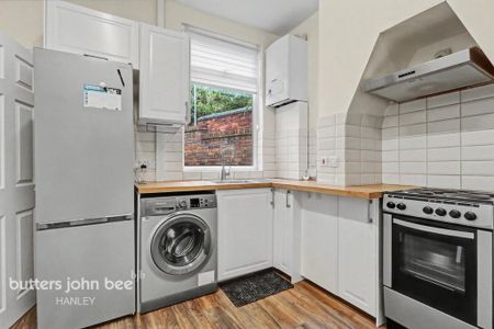 2 bedroom end of terrace house to rent - Photo 5