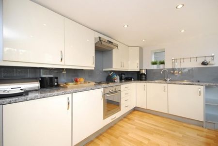 1 Bed Flat, Lexham Gardens, W8 - Photo 2