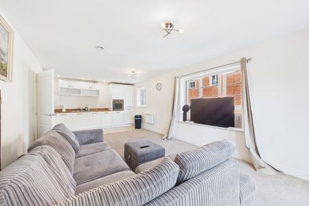 2 bedroom Flat in Lincoln Court, Farnborough - Photo 5
