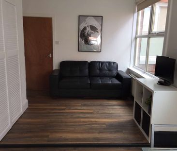 Nantwich Road Flat 3 - Photo 3