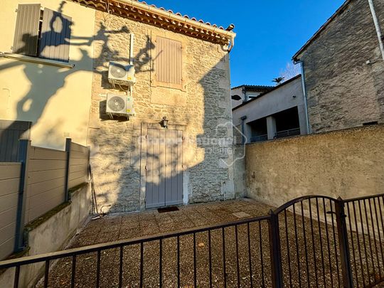 Maison T4 de 86.70 m2 avec terrasse, à Saint Etienne du Grès, - Photo 1