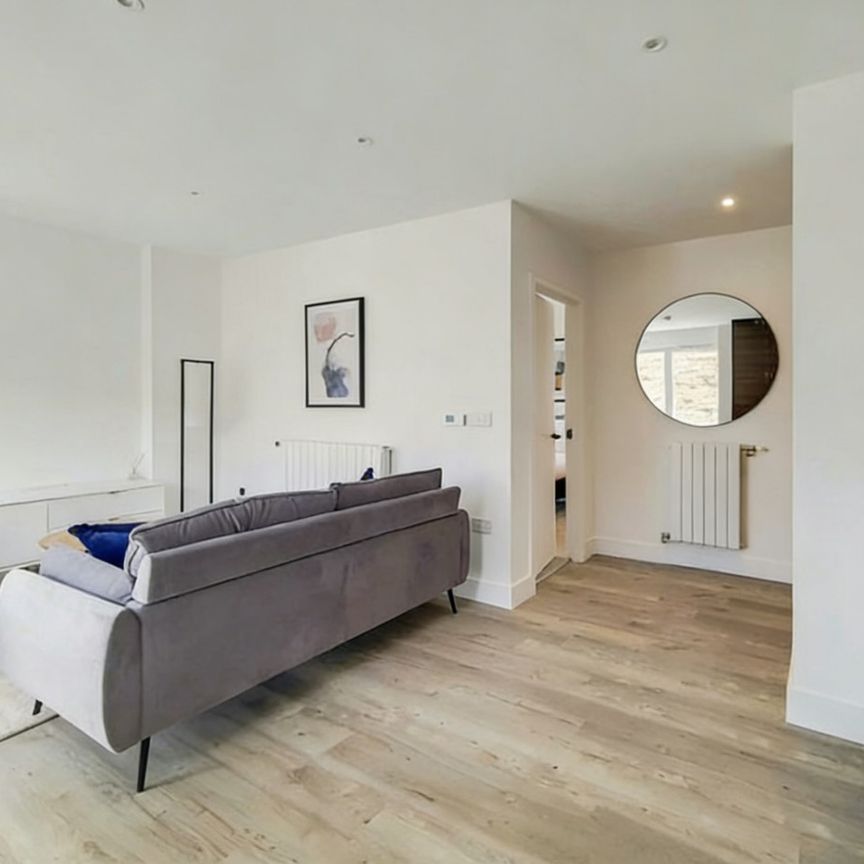 2 Bed Flat, Loder House, SE3 - Photo 1