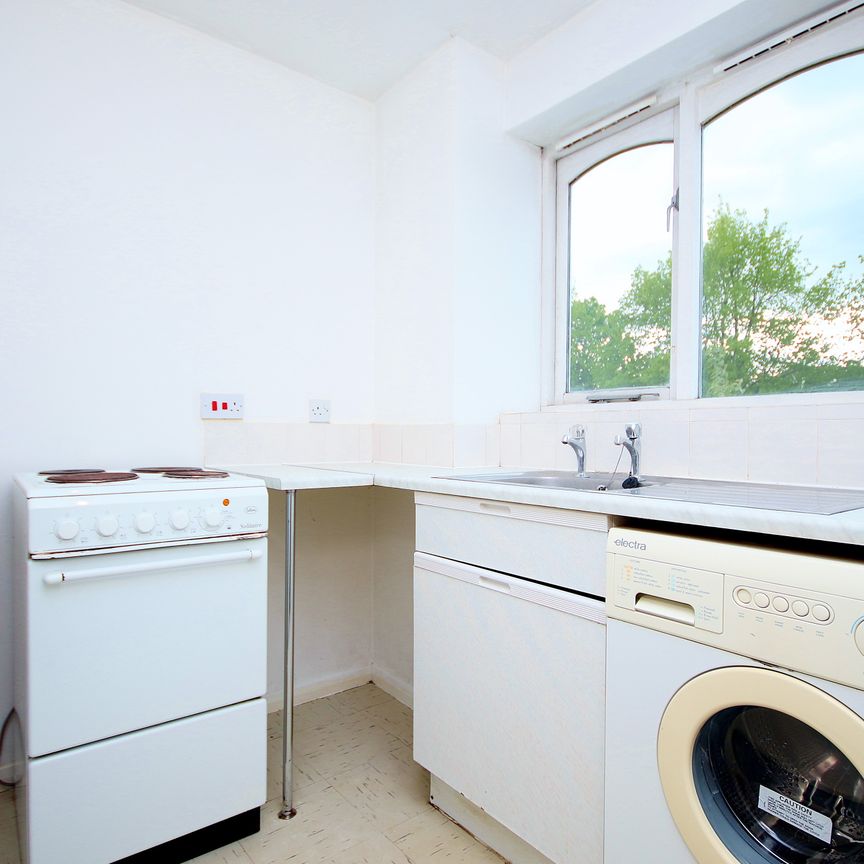 1 bed to rent in Telegraph Place, London, E14 - Photo 1