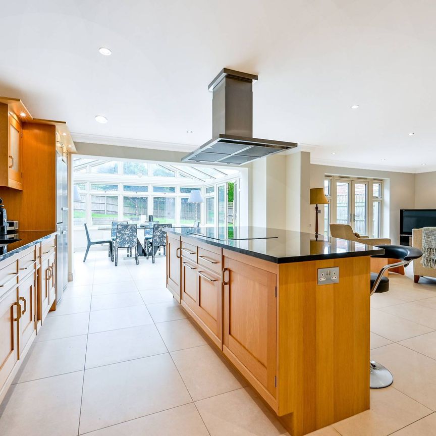 WOODHAM GATE, WOKING, SURREY, GU21, Woking, GU21 - Photo 1