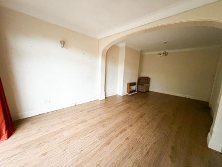 5 bedroom semi-detached house to rent - Photo 2