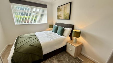 4 bedroom semi-detached house to rent - Photo 4