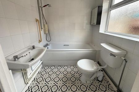 2 bedroom terraced house to rent - Photo 3