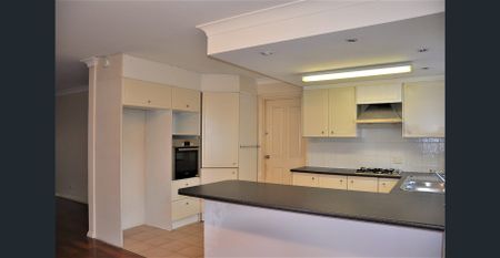 Spacious Townhouse Walk to Epping Station - Photo 4